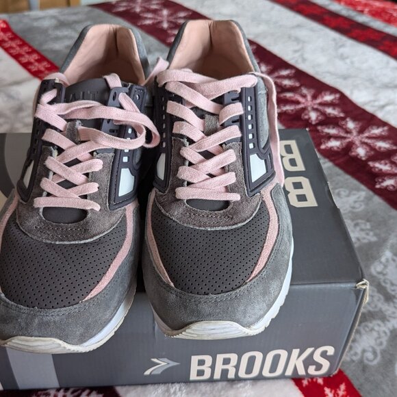 Brooks Other - Brooks Bait mens's sz 10.5 women's sz 12